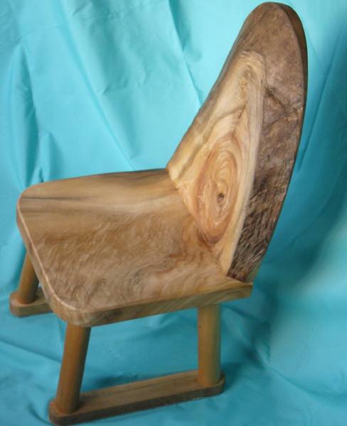 楠で造った子供椅子
